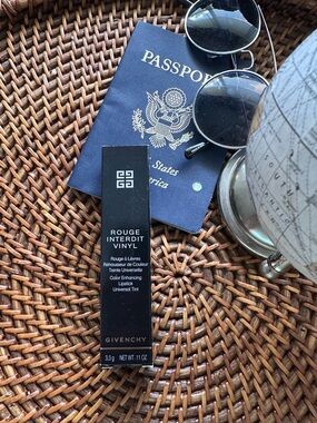 Givenchy Rouge Interdit Vinyl Lip Color Enhancing Lipstick Noir 16 New in Box